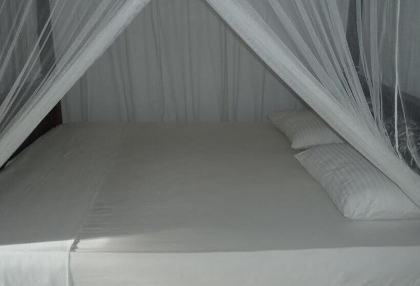تختخواب و صبحانه New Jaya Villa