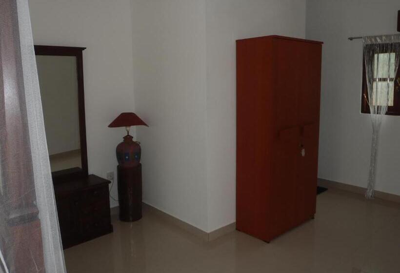 تختخواب و صبحانه New Jaya Villa