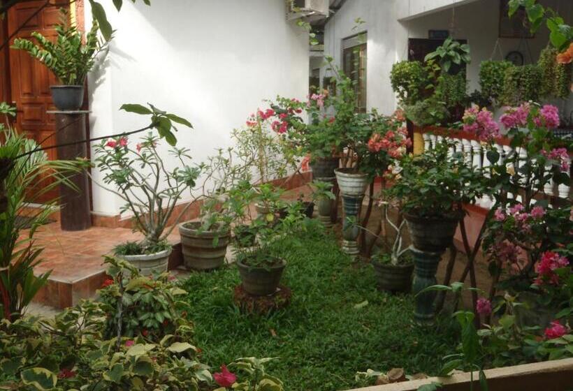 تختخواب و صبحانه New Jaya Villa