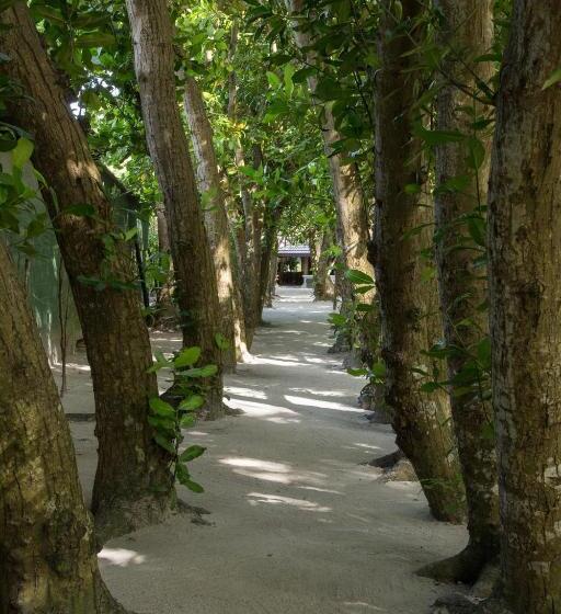 Embudu Village Resort