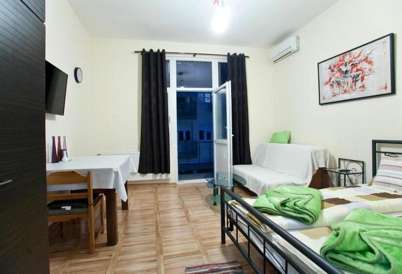 Hostel 1910