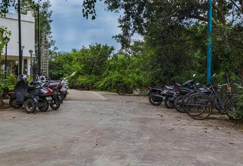 هتل Regenta Inn Vadodara, 500m From Railway Station