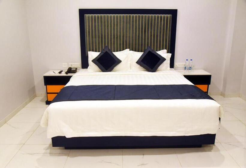هتل Regenta Inn Vadodara, 500m From Railway Station
