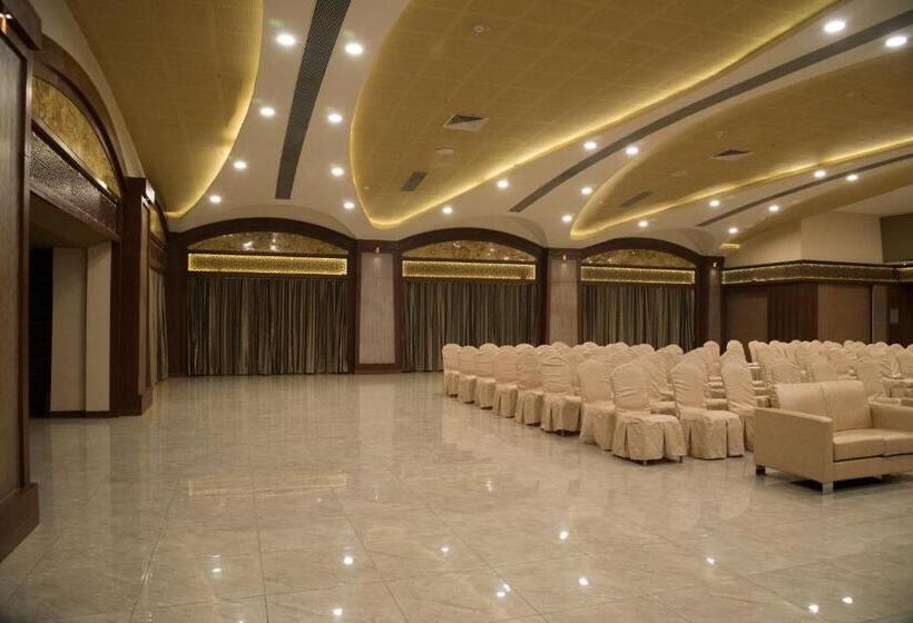 هتل Regenta Inn Vadodara, 500m From Railway Station