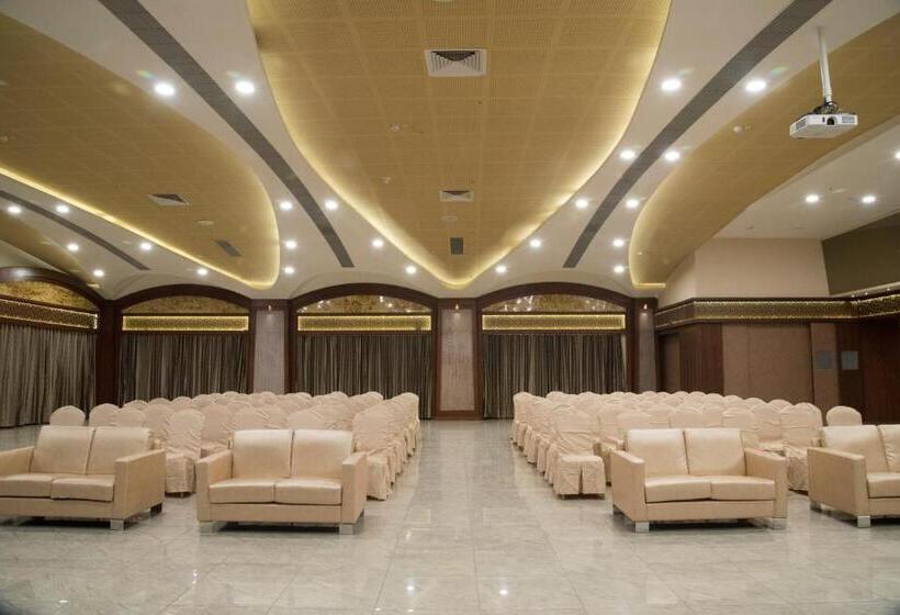 هتل Regenta Inn Vadodara, 500m From Railway Station