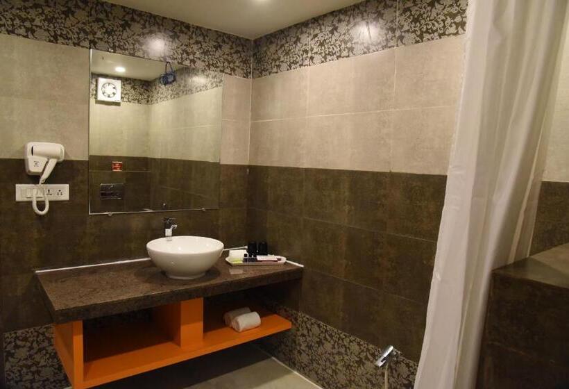 هتل Regenta Inn Vadodara, 500m From Railway Station