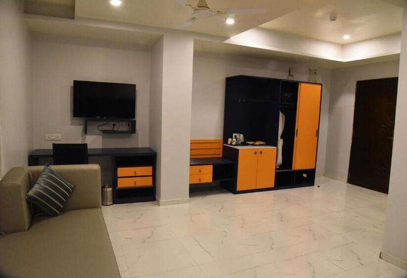 هتل Regenta Inn Vadodara, 500m From Railway Station