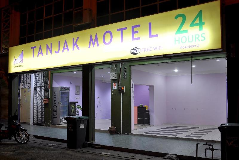 Tanjak Motel   Hostel