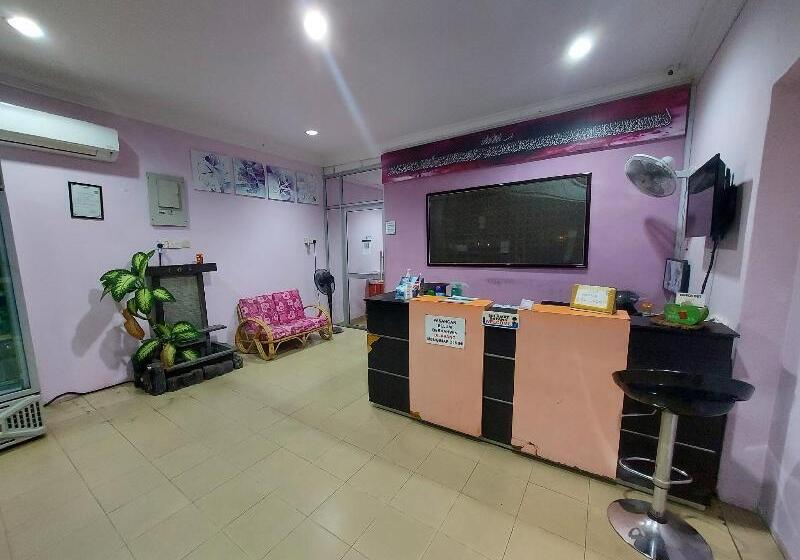 Tanjak Motel   Hostel