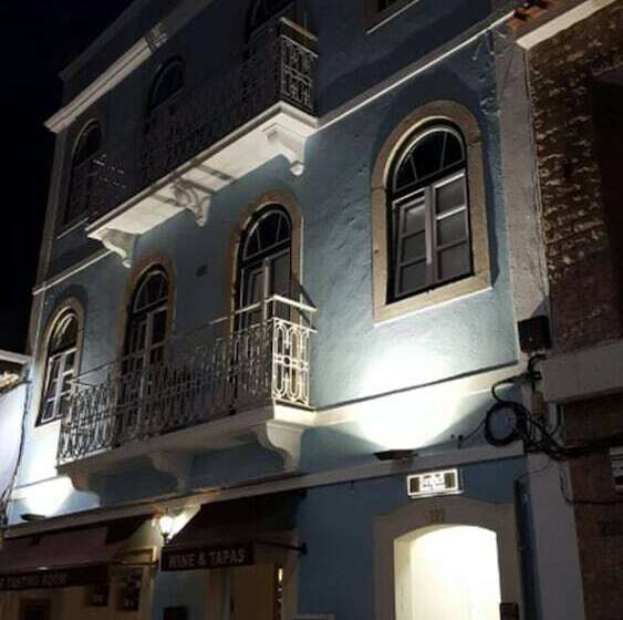 تختخواب و صبحانه Suites Guest House