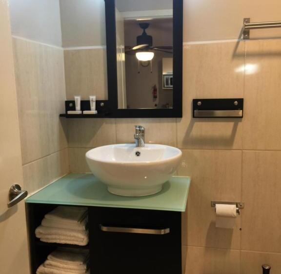 تختخواب و صبحانه The Pier Beach Inn & Suites