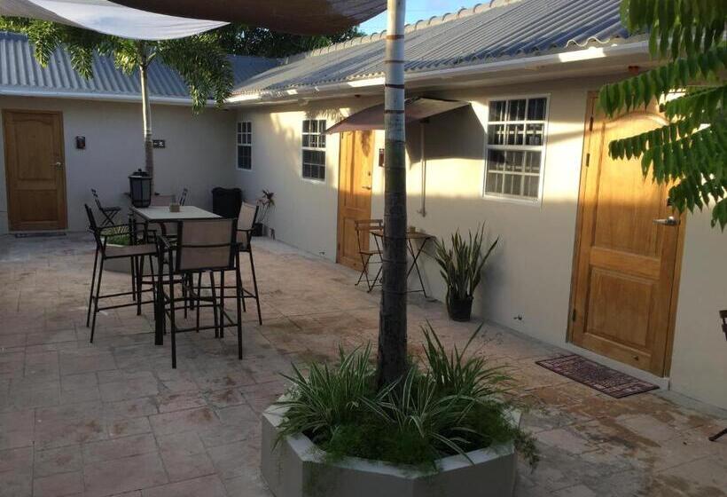 تختخواب و صبحانه The Pier Beach Inn & Suites