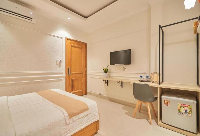 Bin Bin 10 Mimosa Hotel Near Tan Son Nhat Airport