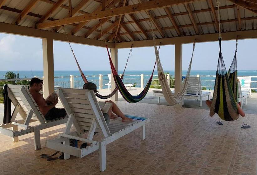 هتل Caye Caulker Beach