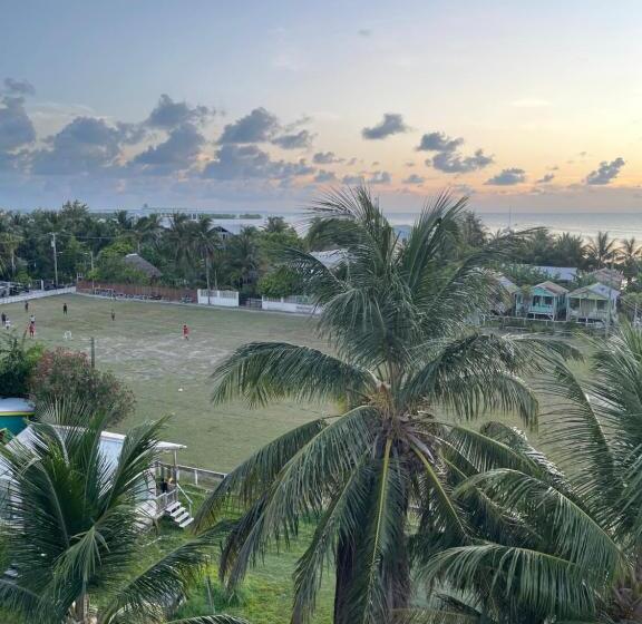 هتل Caye Caulker Beach