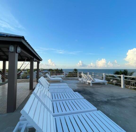هتل Caye Caulker Beach