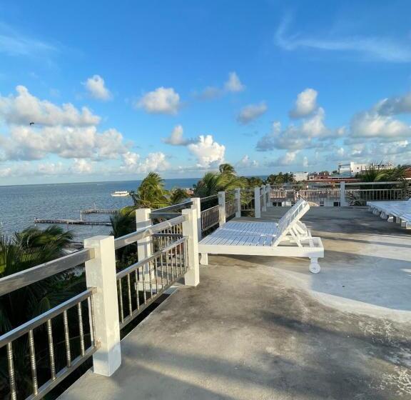 هتل Caye Caulker Beach