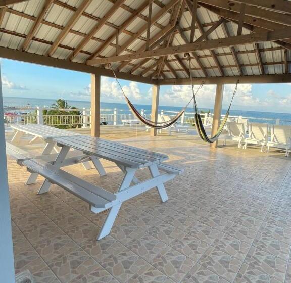 هتل Caye Caulker Beach