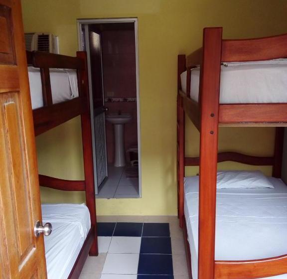 هاستل Hostal Surf Olón