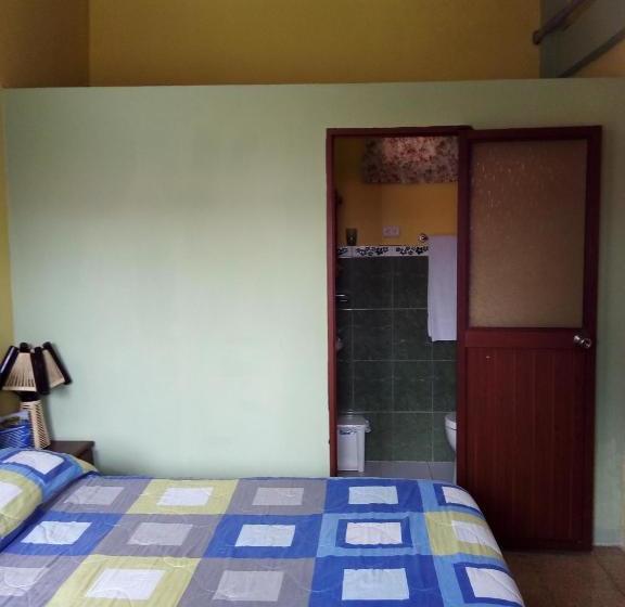 هاستل Hostal Surf Olón