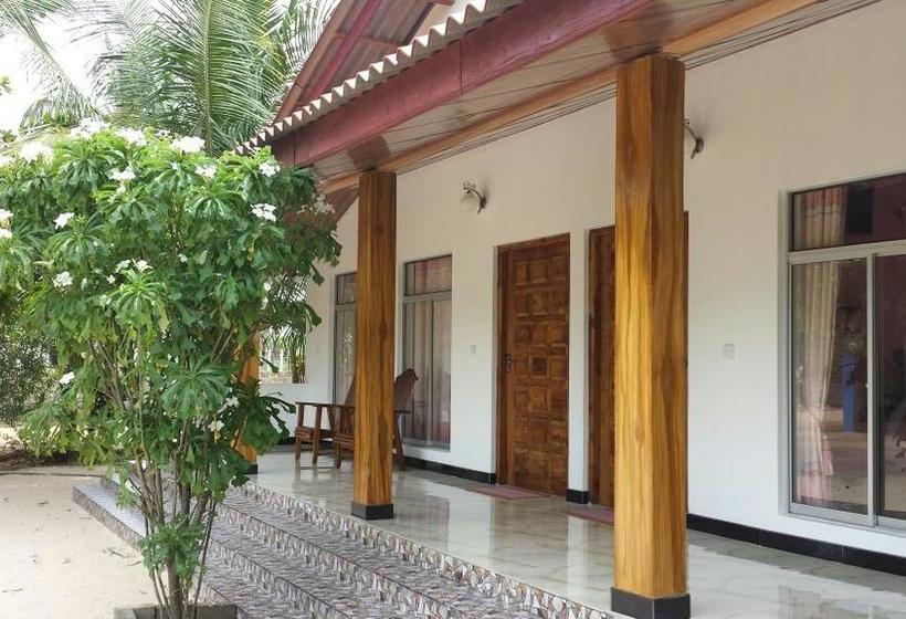 Отель Island Breeze Inn