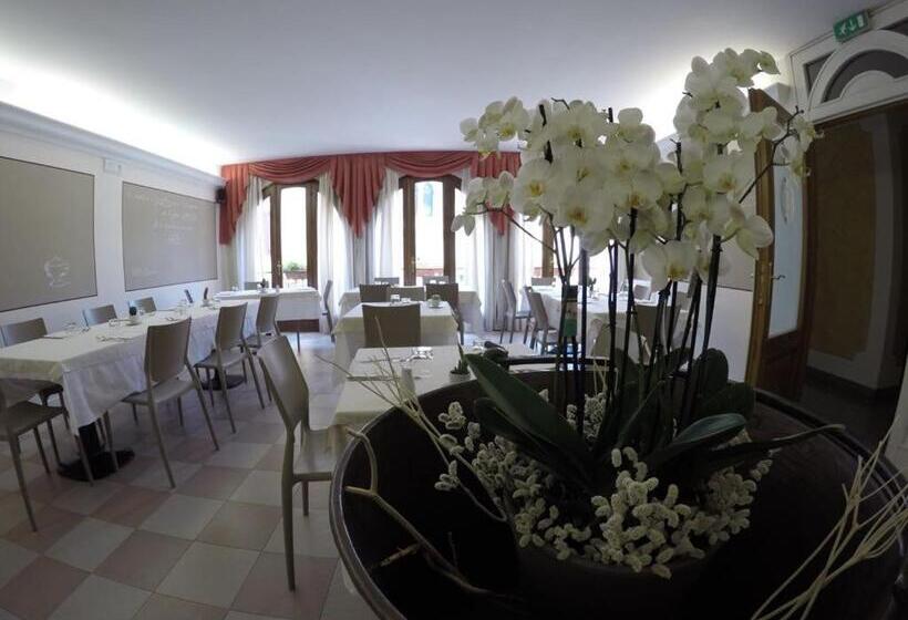 ホテル Ristorante Centrale
