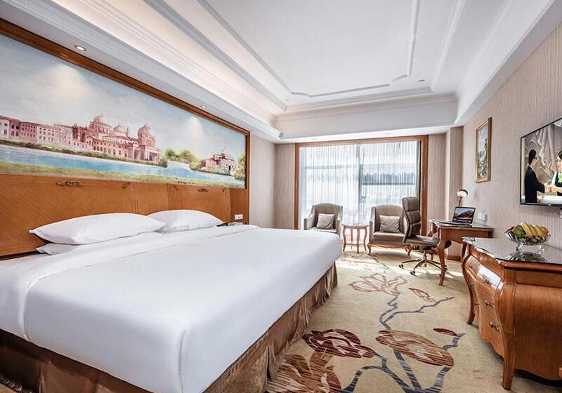 Vienna International Hotel Xinyang Yangshan New District