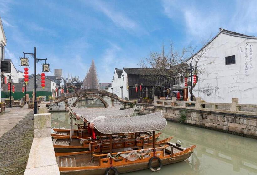 هتل Huzhou Wealth