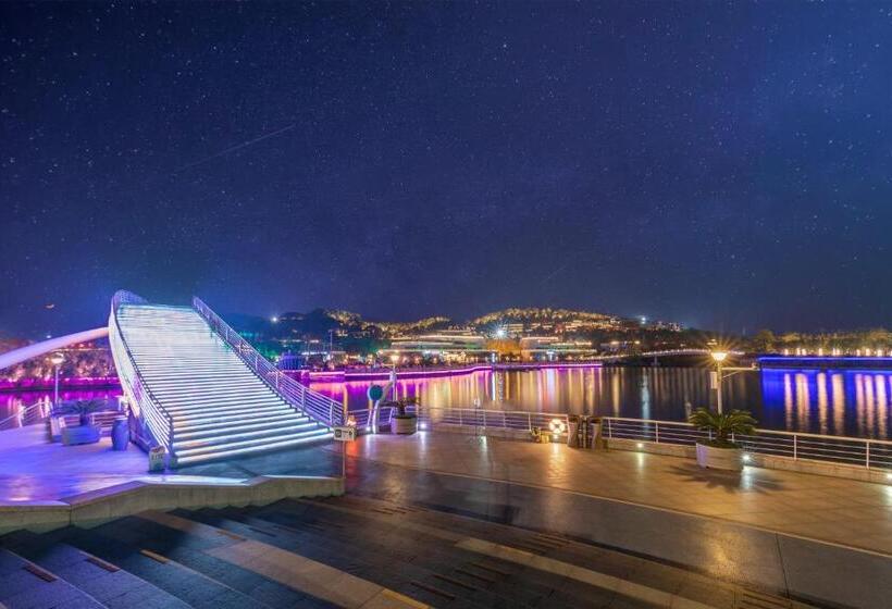 هتل Huzhou Wealth