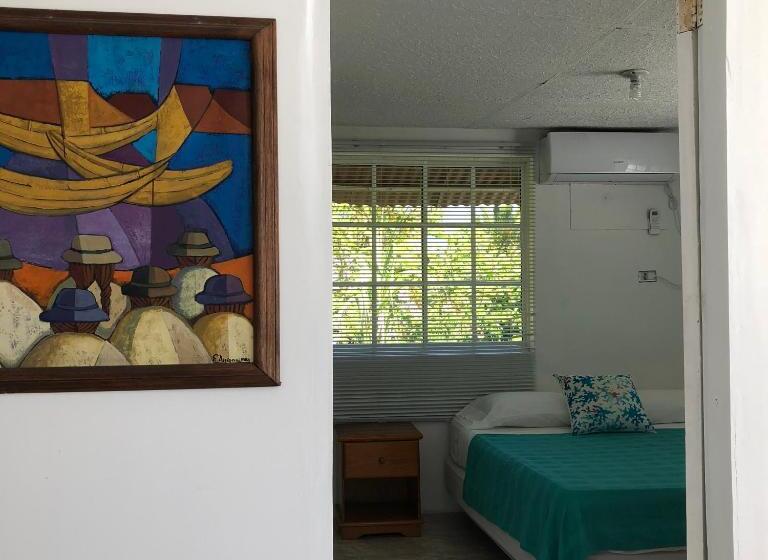 هتل Miss Francia´s Home