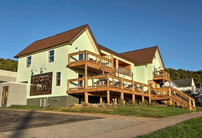 هتل Roam Inn
