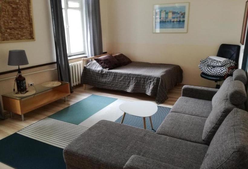 25 Hours Hostel