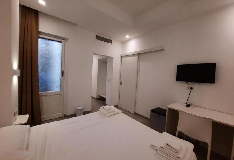 تختخواب و صبحانه Antares Rooms And Suites