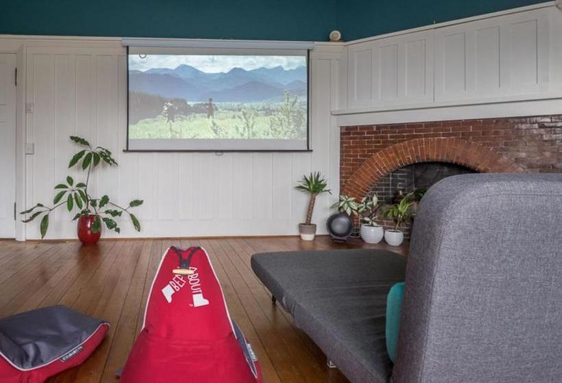 تختخواب و صبحانه Eco Villa