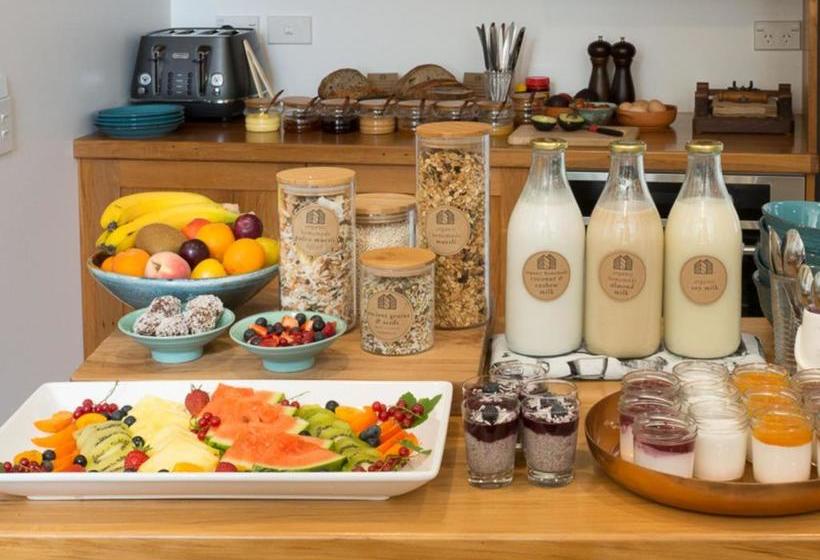 تختخواب و صبحانه Eco Villa