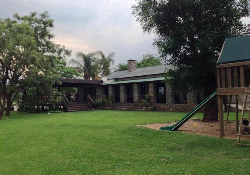 تختخواب و صبحانه Hamiltons Lodge & Restaurant