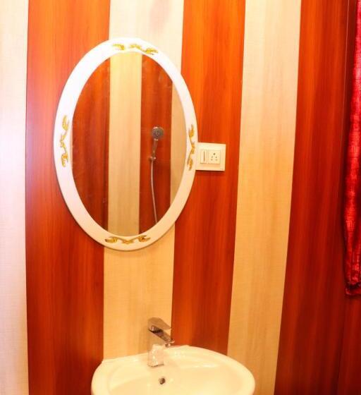 Bed and Breakfast House Boat New Pala Palace