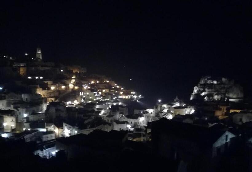 تختخواب و صبحانه Locus Amoenus