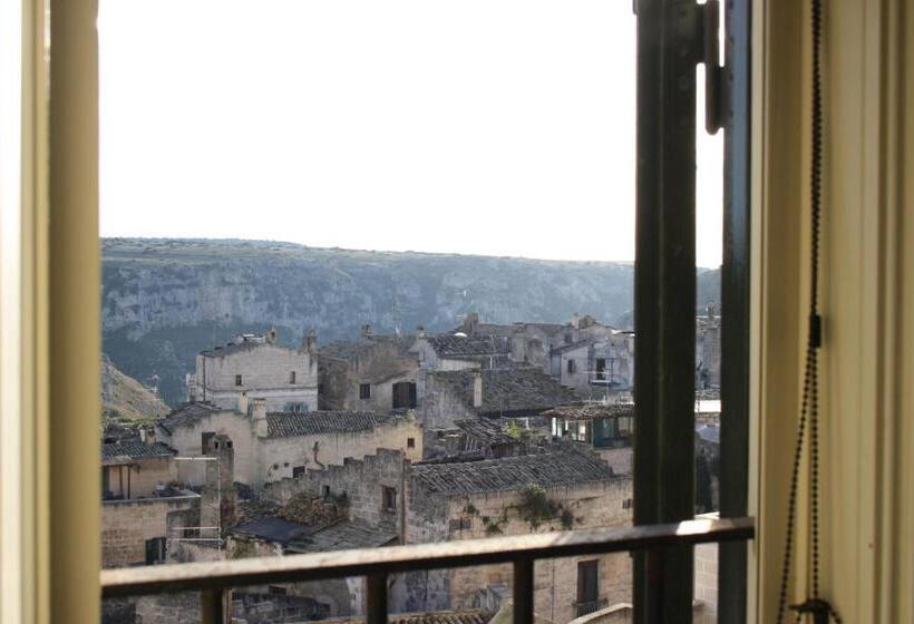 تختخواب و صبحانه Locus Amoenus