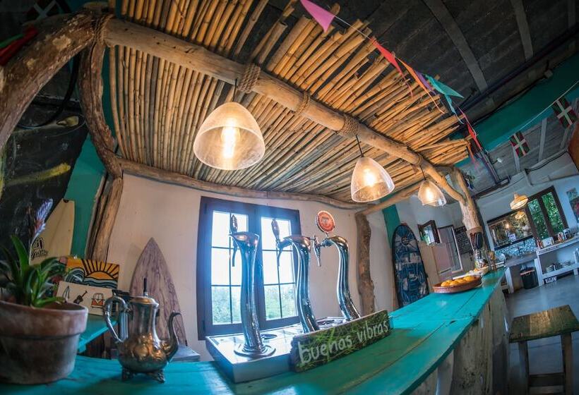 مبيت وإفطار Surf Camp San Sebastian Partyhostel