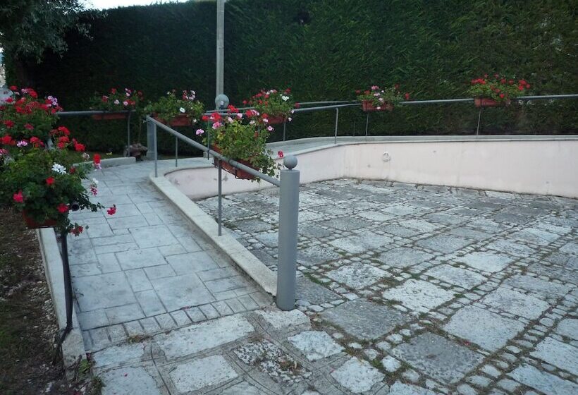 호텔 Albergo Il Giardino Del Rio