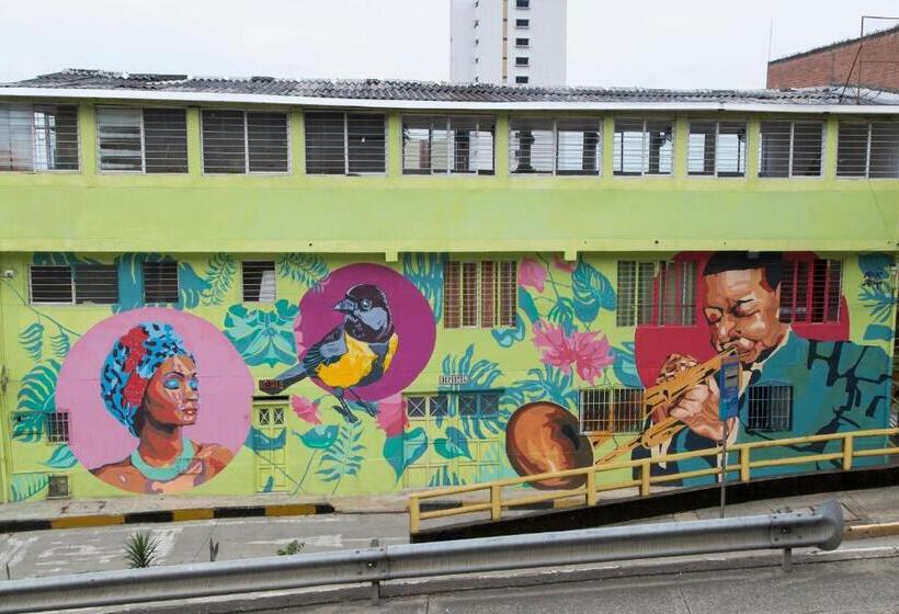 تختخواب و صبحانه Deportel Cali