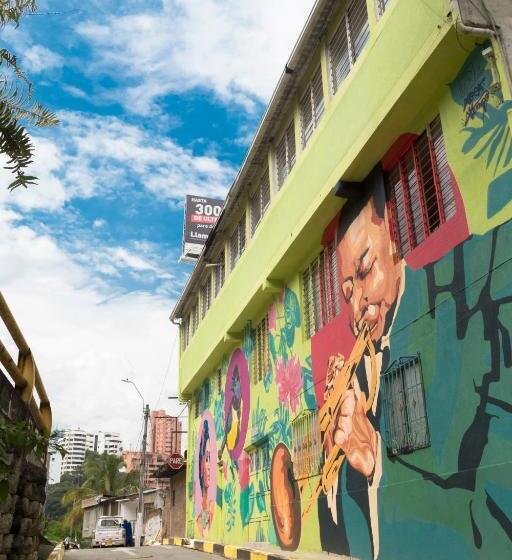 تختخواب و صبحانه Deportel Cali