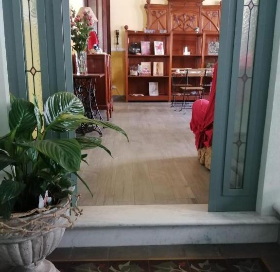 تختخواب و صبحانه Inn Liberty