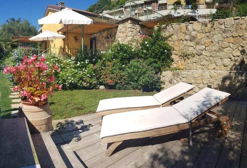 تختخواب و صبحانه La Rocca Maison De Charme