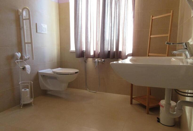 Fotos del hotel Albergo Trattoria Italia:  8