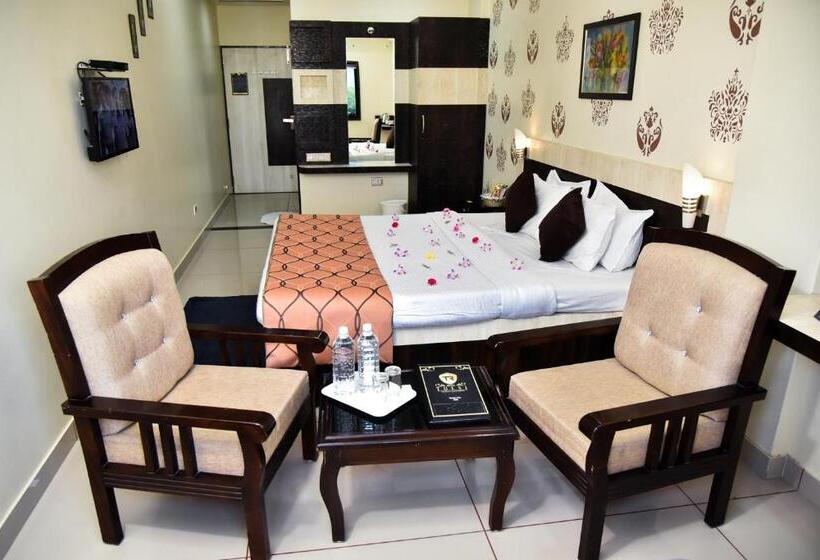 هتل Tulsi Residency
