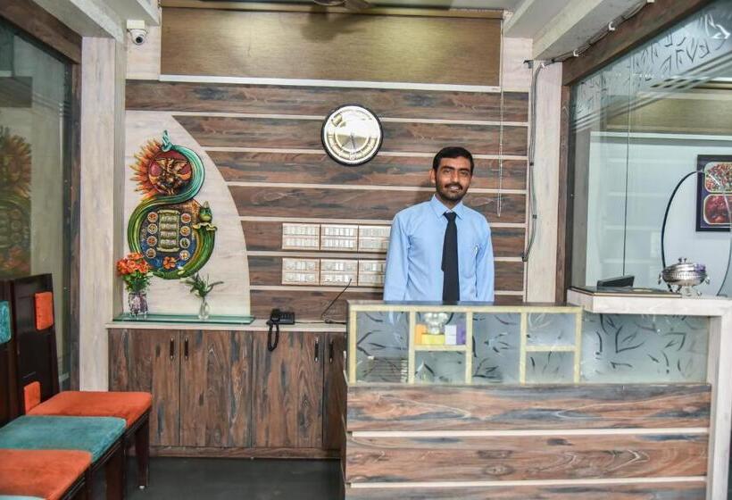 هتل Tulsi Residency