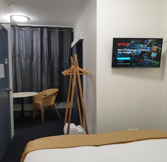 فندق صغير Archies Bunker Affordable Accommodation