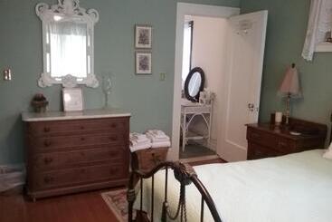 Hanover House Bed And Breakfast